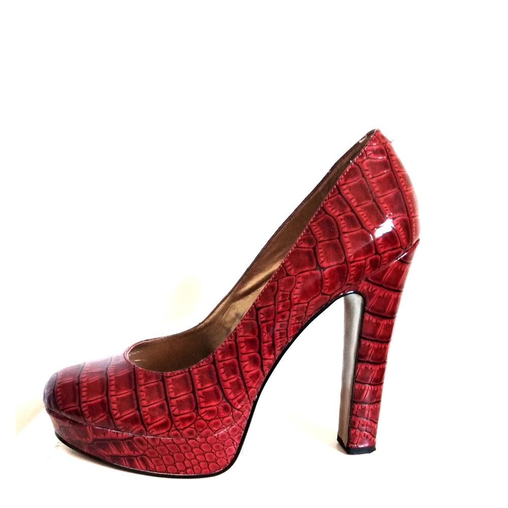 Women's round toe pumps